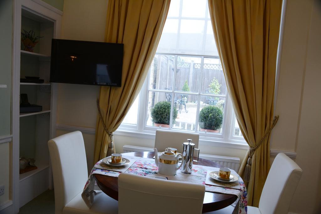 Pier View Self Catering Luxury * Southend-on-Sea